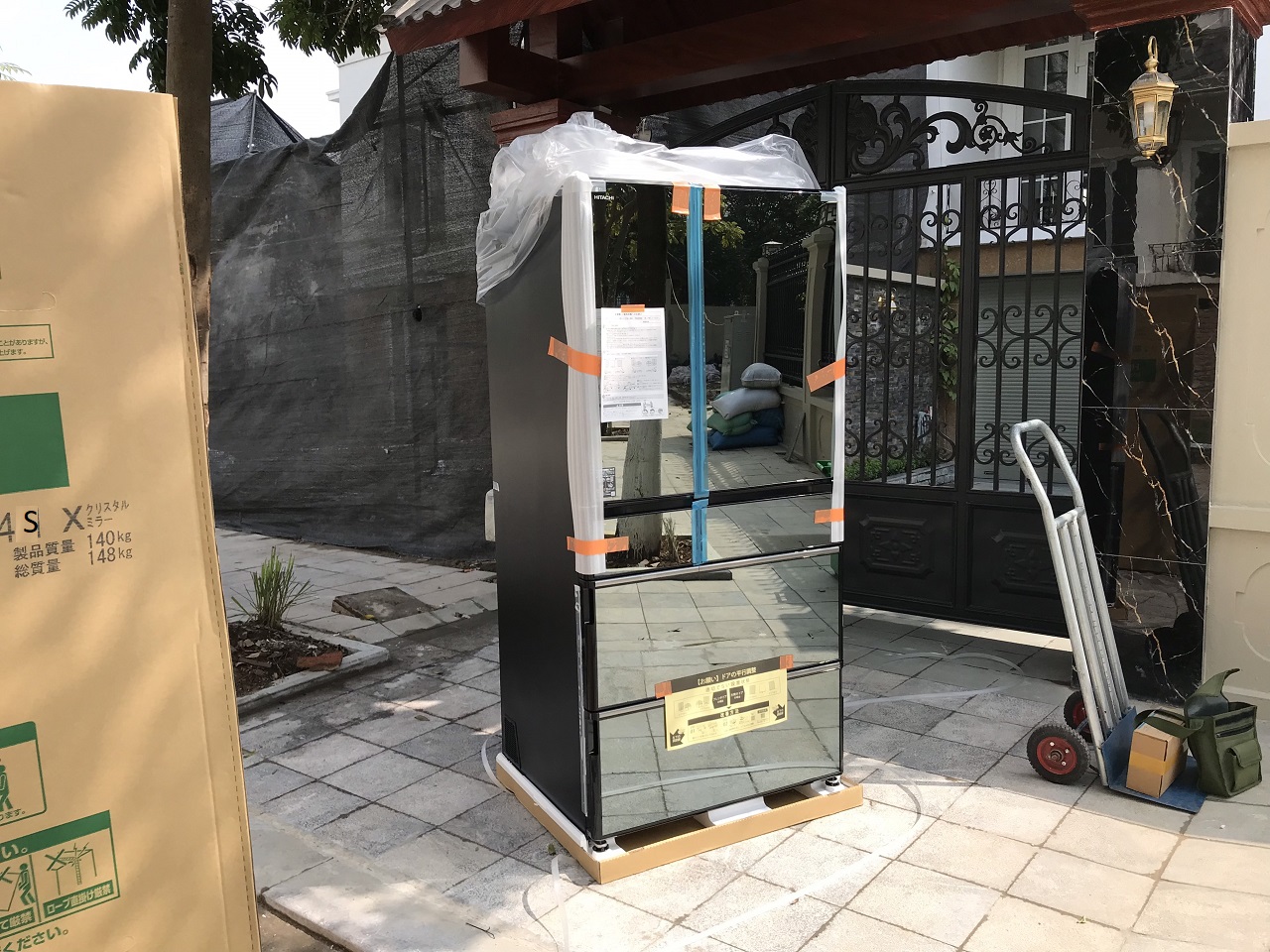 Tủ lạnh Hitachi R-WXC74T (735 lít) 2023 ( hàng đã qua sử dụng) Tủ lạnh Hitachi R-WXC74T (735 lít) 2023 ( hàng đã qua sử dụng)